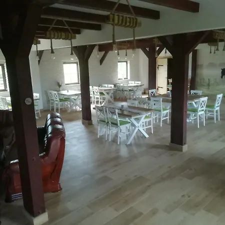 Przy Stajni 农家乐 *